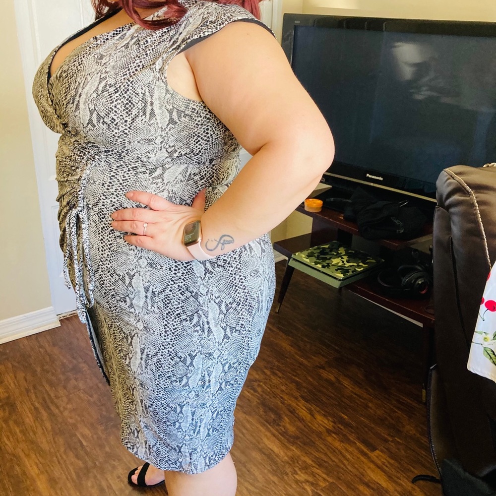 Dress - Picture 6 of 8